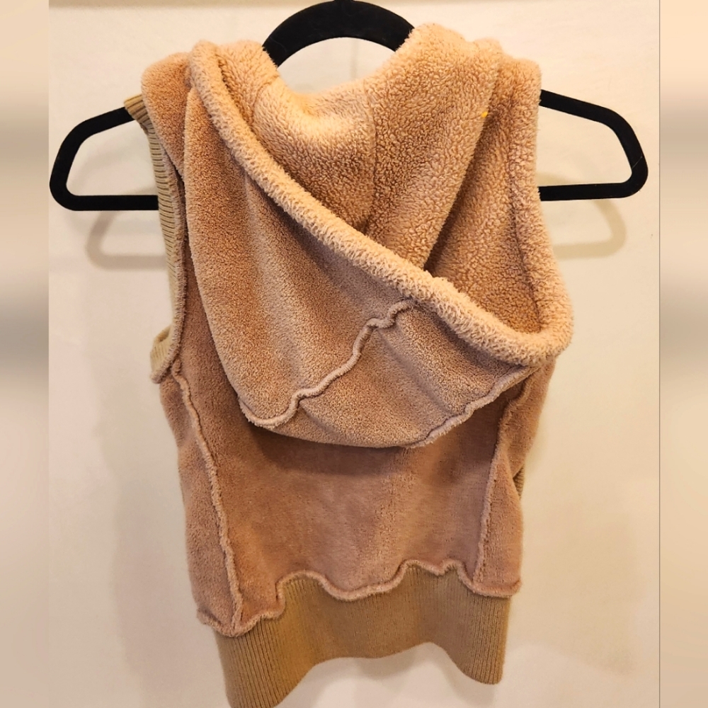 BB Dakota warm beige furry fleece vest